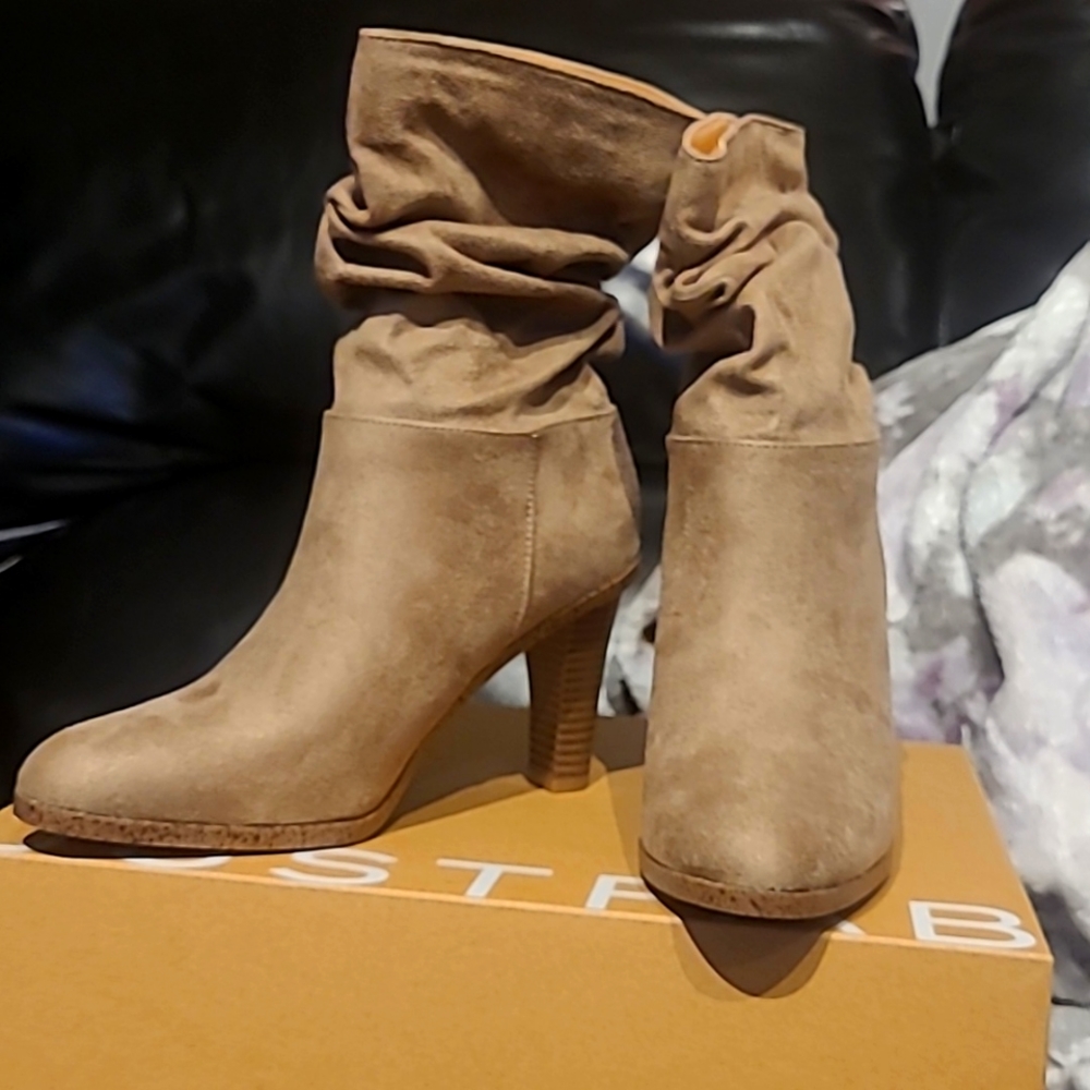 Size 7 JustFab Slouchy Booties